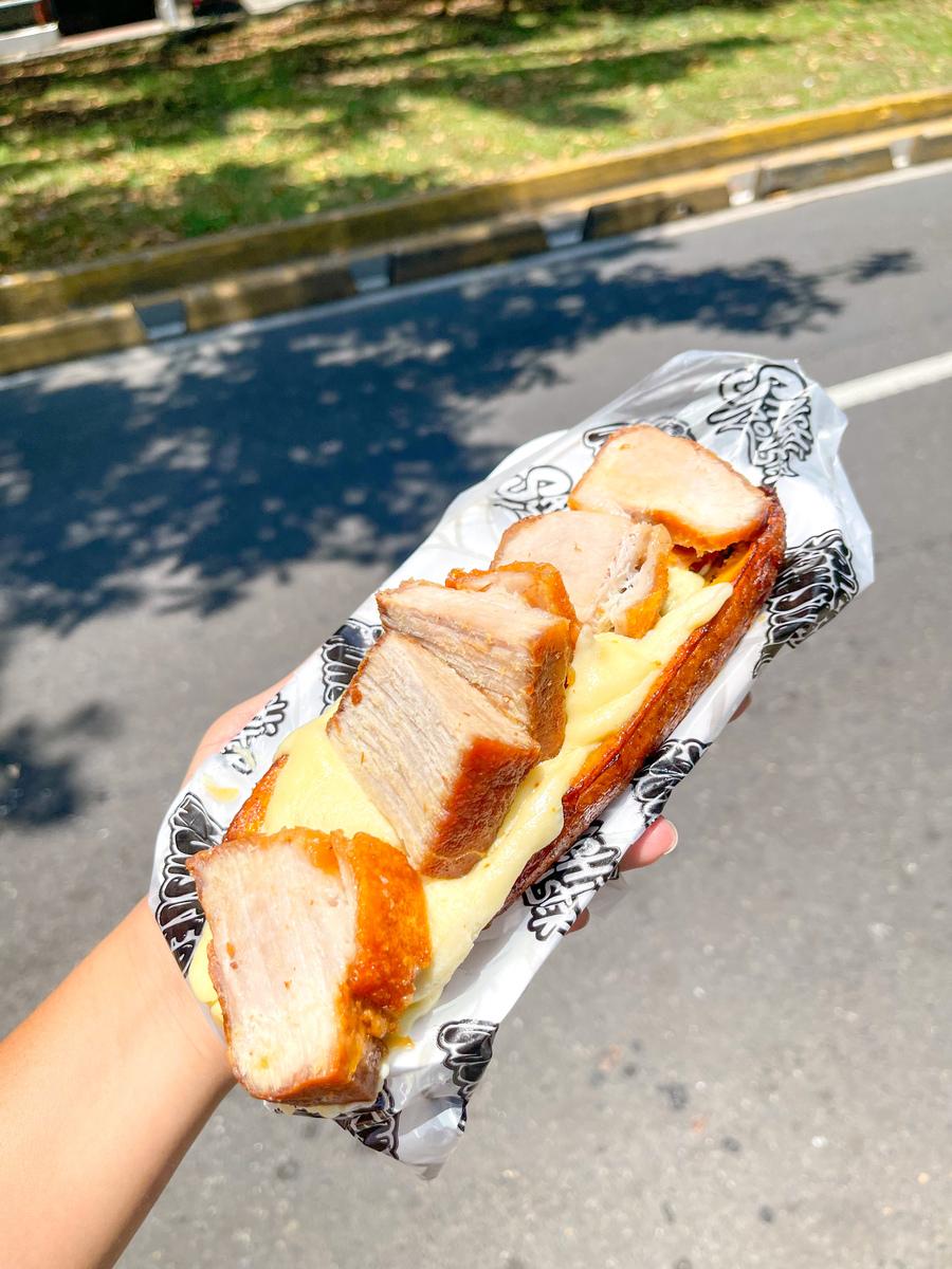 Salchipapa Maduro con chicharrón | Salchimonster